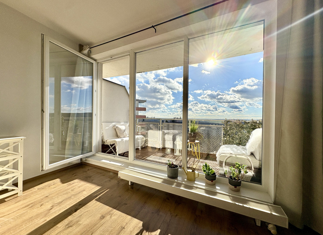 Priestranný 2,5i byt s unikátnym výhľadom z terasy - VIDEO