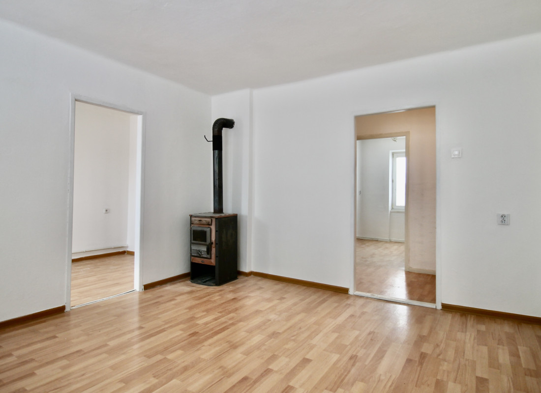 3-izbový byt, 40minút od Bratislavy, vhodný na rekonštrukciu