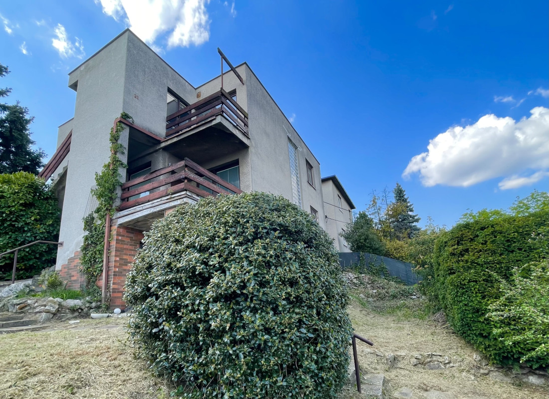 KOLIBA – HLAVNÁ ULICA | Rodinný dom s 2 bytmi, na pozemku 553 m² s krásnymi výhľadmi na BA | investícia / prestavba / nový projekt
