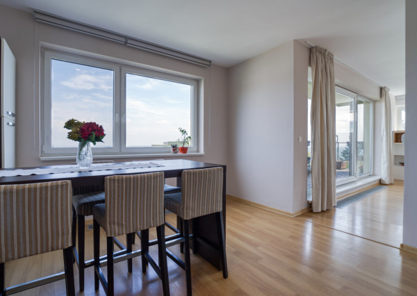 KOLIBA: 3 izbový byt s terasou a garážovým státim