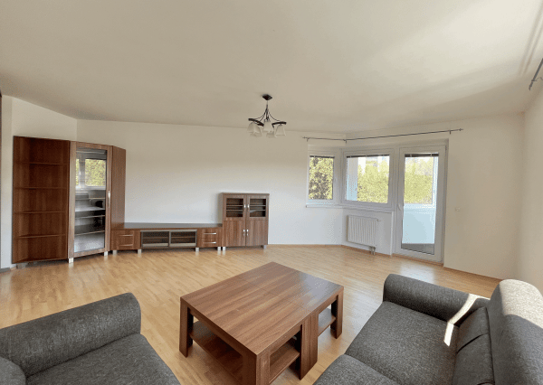 Priestranný 4 izbový byt na Opavskej ulici s parkovacím státim v garáži