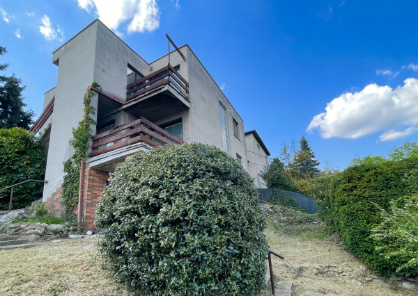 KOLIBA – HLAVNÁ ULICA | Rodinný dom s 2 bytmi, na pozemku 553 m² s krásnymi výhľadmi na BA | investícia / prestavba / nový projekt