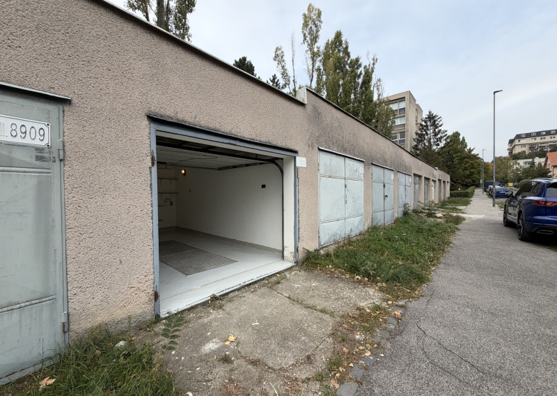 Garáž na predaj - 20m2, BA - Rača - Krasňany - Hlinícka ulica